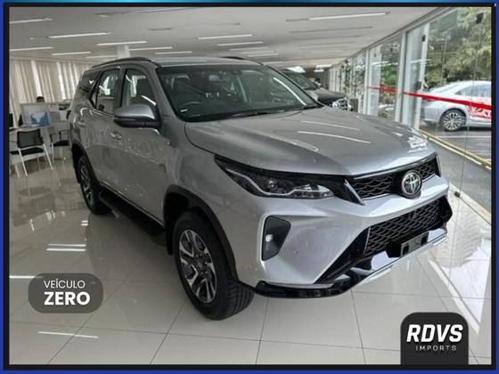 TOYOTA HILUX SW4 2.8 D-4D TURBO DIESEL SRX PLATINUM 7L 4X4 AUTOMÁTICO TOYOTA HILUX SW4 2.8 D-4D TURBO DIESEL SRX PLATINUM 7L 4X4 AUTOMÁTICO